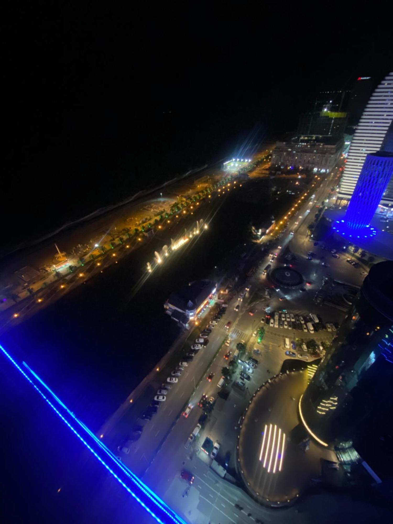 Delux Sea View Aparthotel In Orbi City บาทูมิ ภายนอก รูปภาพ