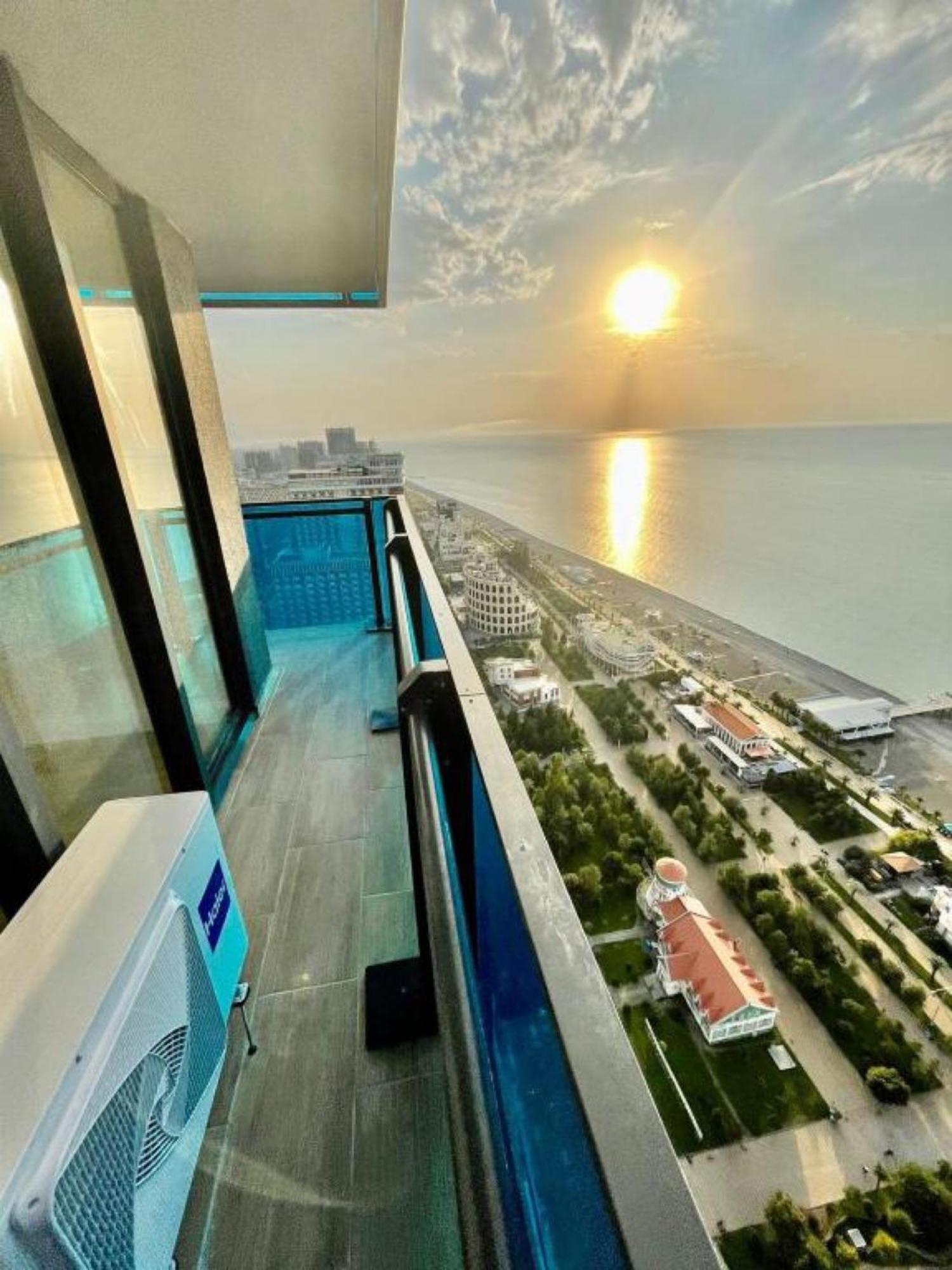 Delux Sea View Aparthotel In Orbi City บาทูมิ ภายนอก รูปภาพ