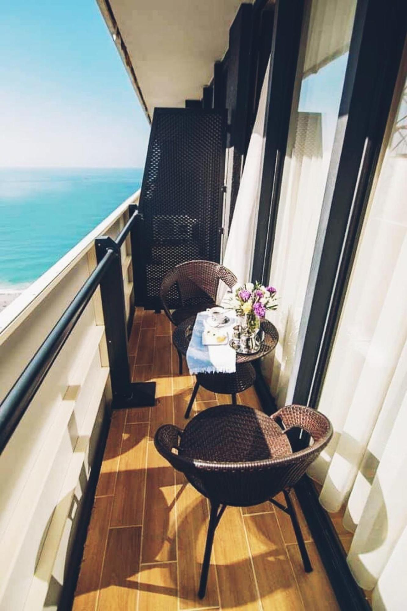 Delux Sea View Aparthotel In Orbi City บาทูมิ ภายนอก รูปภาพ
