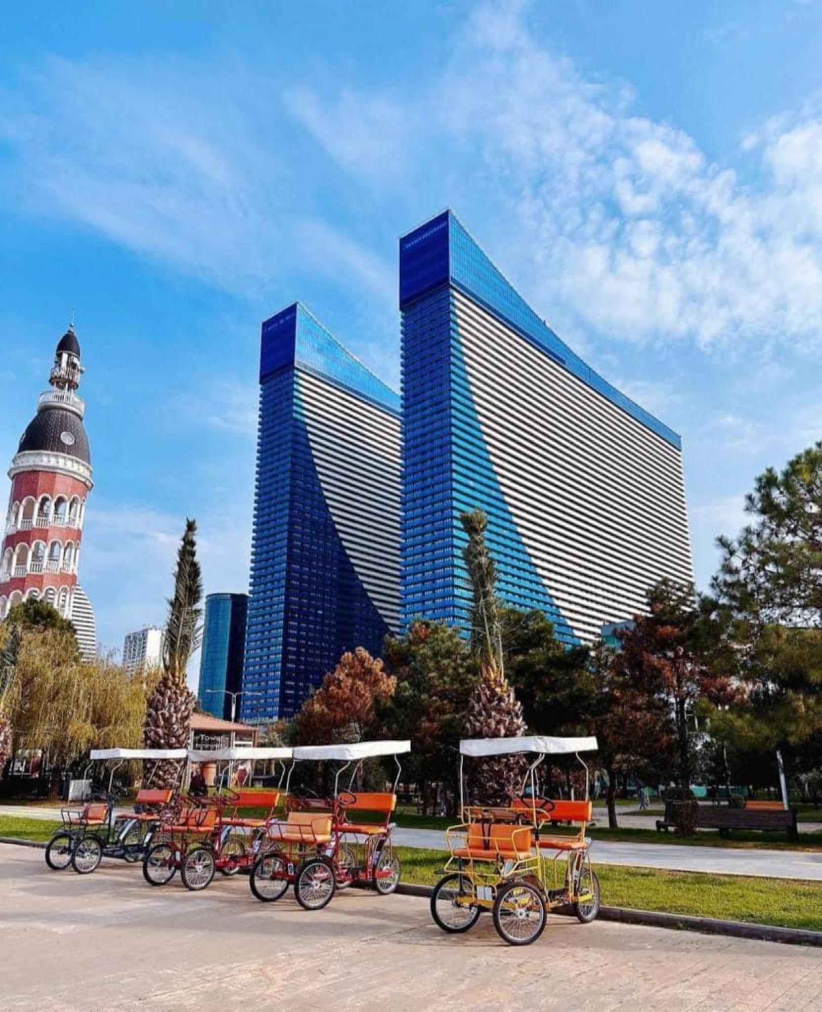 Delux Sea View Aparthotel In Orbi City บาทูมิ ภายนอก รูปภาพ
